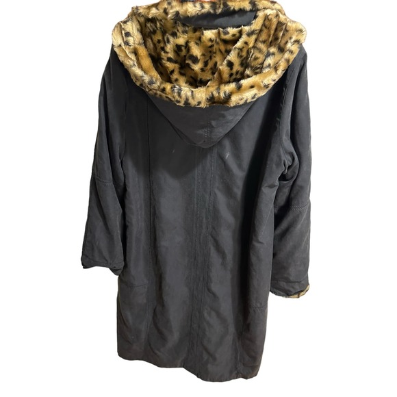 Donna Salyers Fabulous-Furs women’s large reverseable fur/black coat - Picture 4 of 9